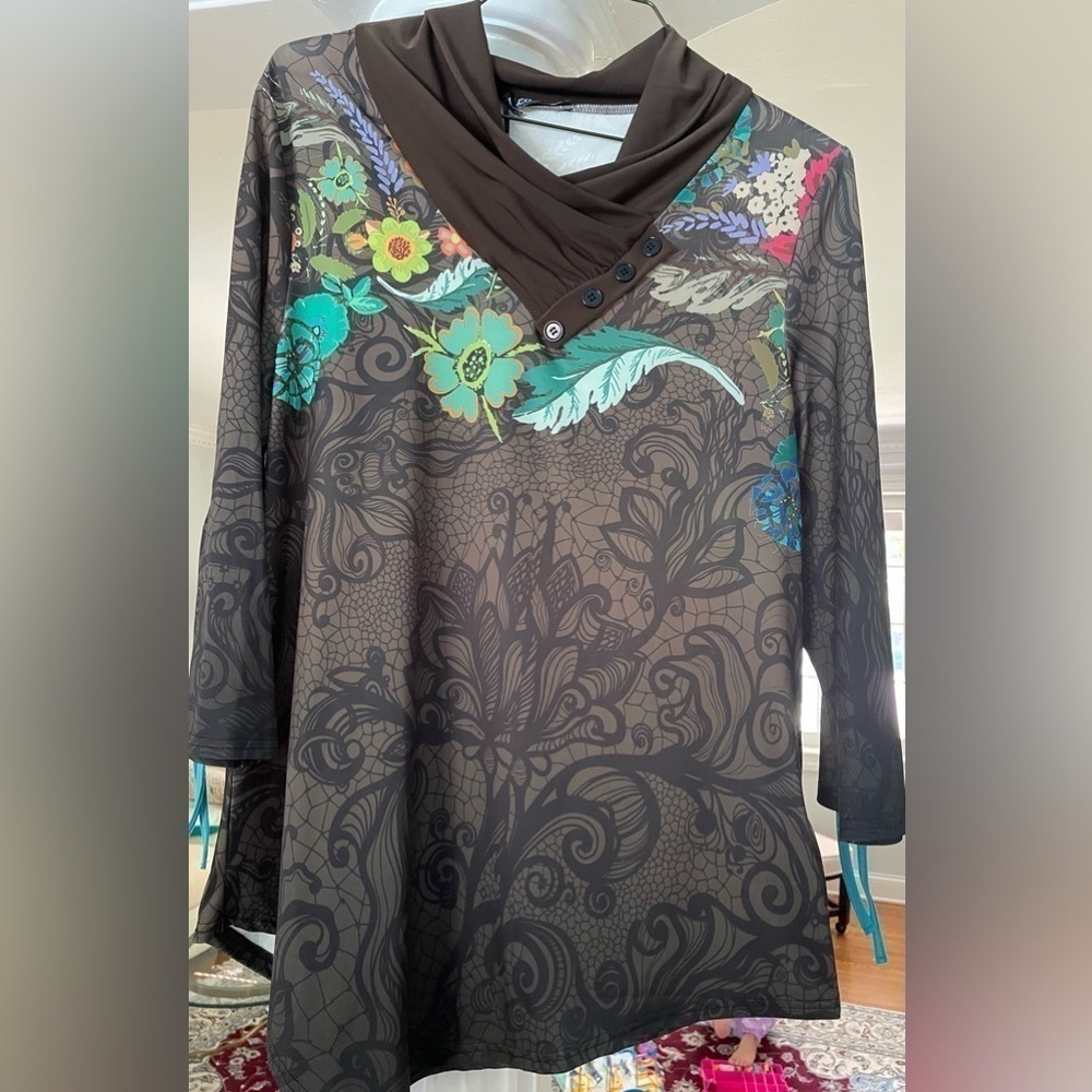 Lily by Firmiana women’s long sleeve Cowl neck Tunic/ blouse. Brawn floral print